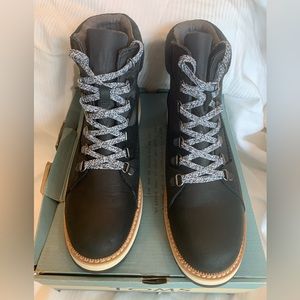 Tom’s Women’s Mesa Waterproof Black Leather Nylon  Bootie Size 8